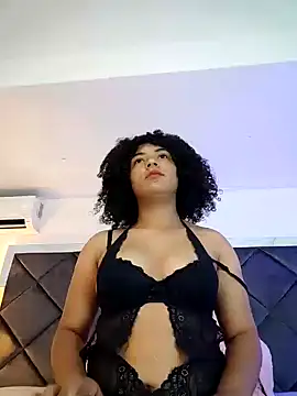 LunaaCurly online show from March 13, 7:20 pm