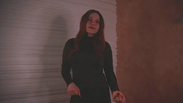 VennieCowgill online show from December 17, 4:18 am