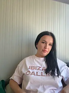 Snapshot of MeganBlueq chatting on May 8, 9:14 am MeganBlueq online show from May 8, 9:14 am
