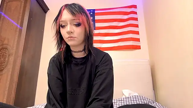 Shine Luna online show from February 3, 8:25 pm