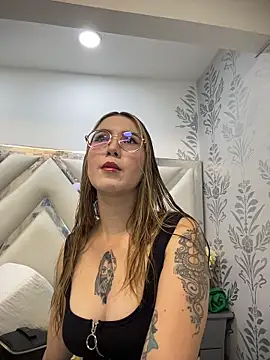 Snapshot of Annyhathatway chatting on March 27, 9:14 pm Annyhathatway online show from March 27, 9:14 pm