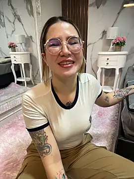 Annyhathatway online show from May 16, 12:40 am