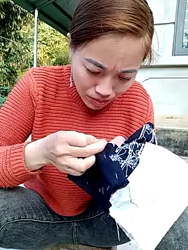 little-effy online show from December 19, 8:21 am