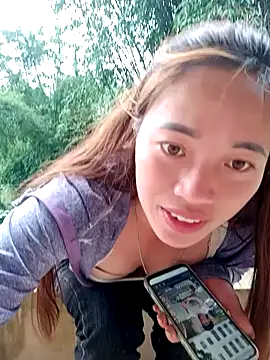 Snapshot of little-effy chatting on May 6, 10:31 am little-effy online show from May 6, 10:31 am
