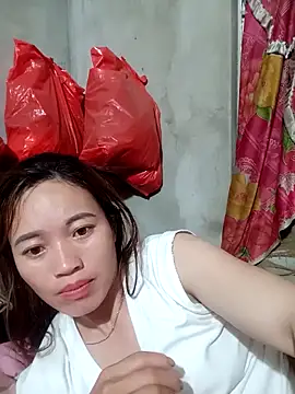 Snapshot of little-effy chatting on May 9, 1:27 pm little-effy online show from May 9, 1:27 pm