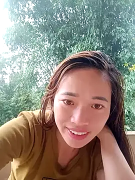 Snapshot of little-effy chatting on May 18, 3:24 am little-effy online show from May 18, 3:24 am