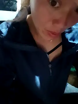 Snapshot of little-effy chatting on June 7, 11:36 am little-effy online show from June 7, 11:36 am