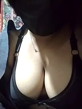 nosrat014 online show from December 17, 6:36 pm