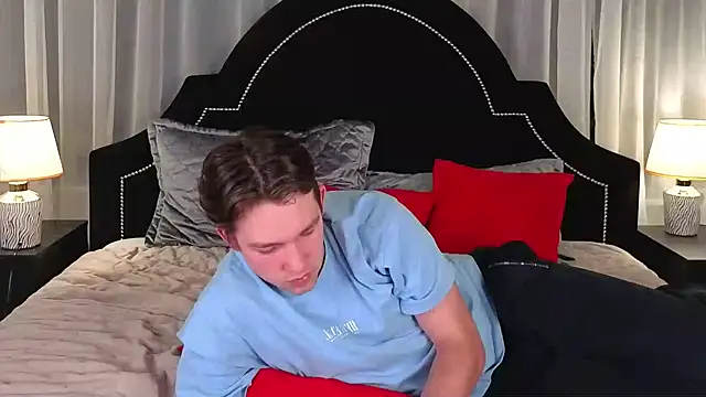 Snapshot of JamesRaww chatting on December 15, 4:44 pm JamesRaww online show from December 15, 4:44 pm