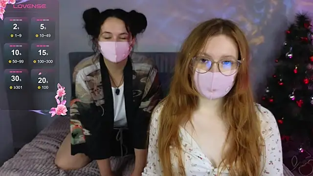 Snapshot of CaramelCigarettesss chatting on December 15, 1:21 am CaramelCigarettesss online show from December 15, 1:21 am