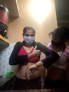 Snapshot of jaanvi-Rani chatting on February 5, 3:11 am jaanvi-Rani online show from February 5, 3:11 am