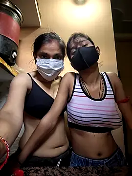 Snapshot of jaanvi-Rani chatting on February 14, 5:04 am jaanvi-Rani online show from February 14, 5:04 am