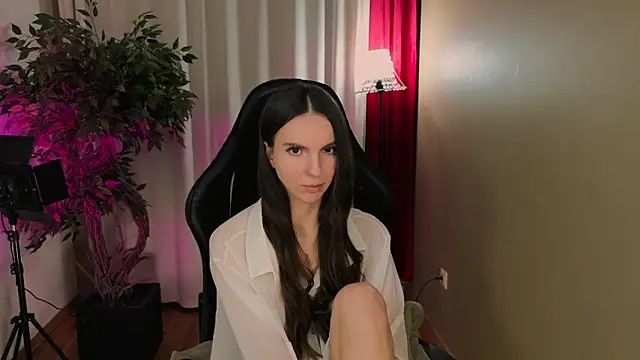 Snapshot of AliceLidell chatting on February 8, 5:11 am AliceLidell online show from February 8, 5:11 am