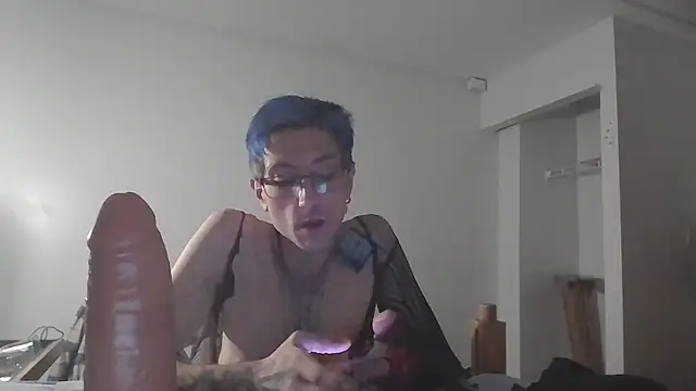 Snapshot of AskAveryAnything chatting on December 16, 10:53 am AskAveryAnything online show from December 16, 10:53 am