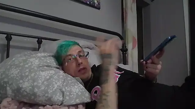 AskAveryAnything online show from March 10, 6:51 am