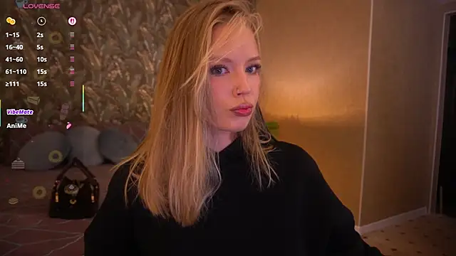Snapshot of MollyyMayy chatting on May 14, 1:23 am MollyyMayy online show from May 14, 1:23 am