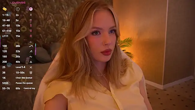 Snapshot of MollyyMayy chatting on May 17, 11:12 pm MollyyMayy online show from May 17, 11:12 pm