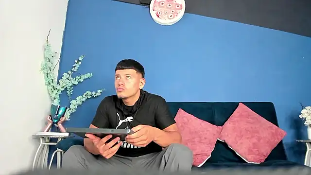 MagnusKnight  online show from February 20, 1:44 pm