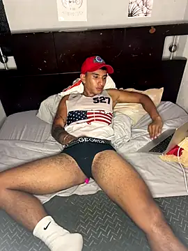 Snapshot of chico_sweet chatting on December 16, 4:39 am chico sweet online show from December 16, 4:39 am