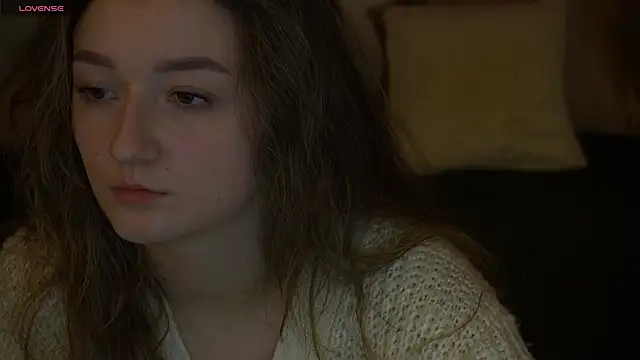 Snapshot of CyrenaLuxe chatting on February 9, 4:22 pm CyrenaLuxe online show from February 9, 4:22 pm