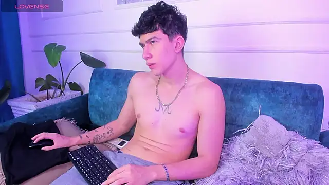 Criss Adams online show from March 14, 2:50 am