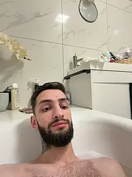 Snapshot of Juliann69Ramiro chatting on January 31, 9:35 pm Juliann69Ramiro online show from January 31, 9:35 pm