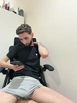 Snapshot of Juliann69Ramiro chatting on February 26, 9:25 pm Juliann69Ramiro online show from February 26, 9:25 pm