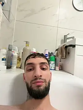 Snapshot of Juliann69Ramiro chatting on March 12, 9:10 pm Juliann69Ramiro online show from March 12, 9:10 pm