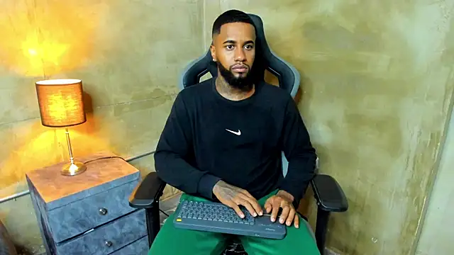 Snapshot of jay_jhonson01 chatting on December 20, 4:08 am jay jhonson01 online show from December 20, 4:08 am