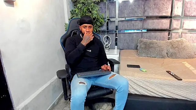 Snapshot of jay_jhonson01 chatting on February 5, 3:33 am jay jhonson01 online show from February 5, 3:33 am