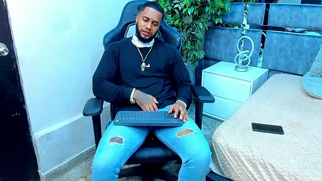 Snapshot of jay_jhonson01 chatting on February 20, 4:09 am jay jhonson01 online show from February 20, 4:09 am