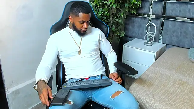 Snapshot of jay_jhonson01 chatting on February 20, 6:26 am jay jhonson01 online show from February 20, 6:26 am