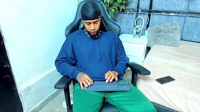 Snapshot of jay_jhonson01 chatting on February 26, 6:12 am jay jhonson01 online show from February 26, 6:12 am