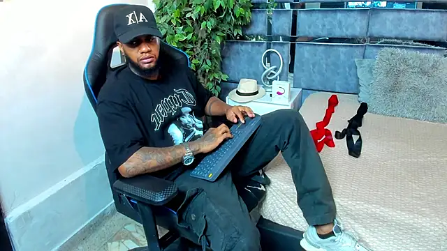 Snapshot of jay_jhonson01 chatting on March 7, 4:31 am jay jhonson01 online show from March 7, 4:31 am