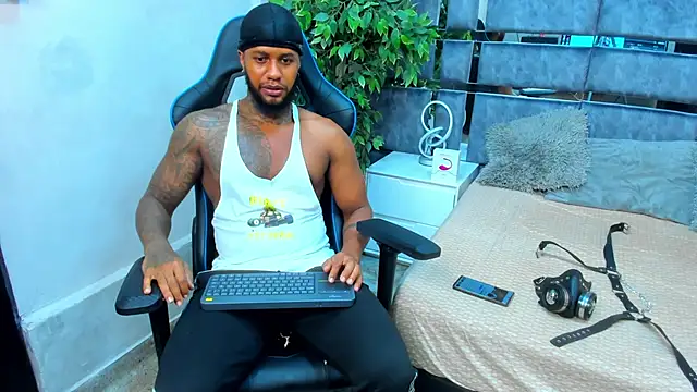 Snapshot of jay_jhonson01 chatting on March 13, 1:45 am jay jhonson01 online show from March 13, 1:45 am