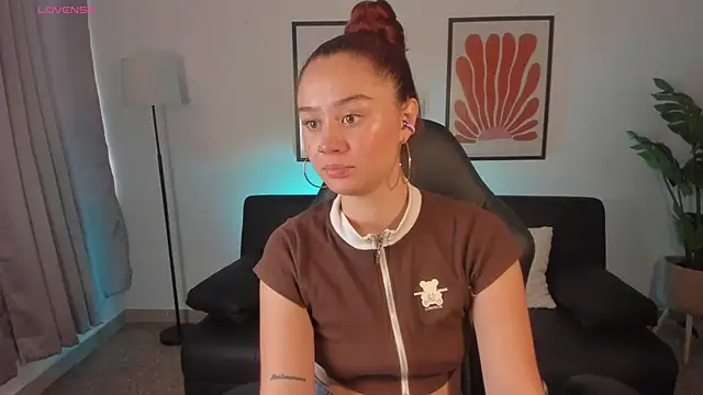 Snapshot of Amelia_Saenz_ chatting on July 23, 3:32 pm Amelia Saenz online show from July 23, 3:32 pm