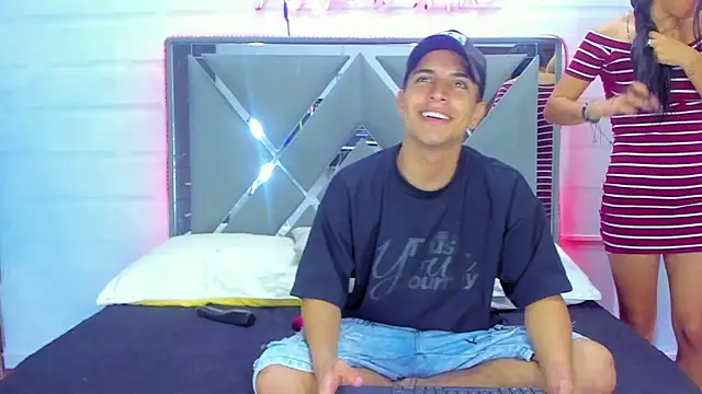 Snapshot of THREE_ENCHANTED chatting on December 16, 12:04 am THREE ENCHANTED online show from December 16, 12:04 am