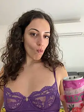 Snapshot of CoquineCharmeuse chatting on May 11, 1:06 pm CoquineCharmeuse online show from May 11, 1:06 pm