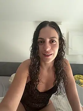 Snapshot of CoquineCharmeuse chatting on June 2, 1:13 pm CoquineCharmeuse online show from June 2, 1:13 pm