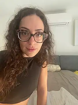 Snapshot of CoquineCharmeuse chatting on June 15, 1:35 pm CoquineCharmeuse online show from June 15, 1:35 pm