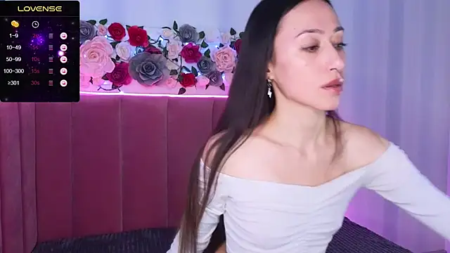 Snapshot of BellaNight chatting on December 16, 5:01 am BellaNight online show from December 16, 5:01 am