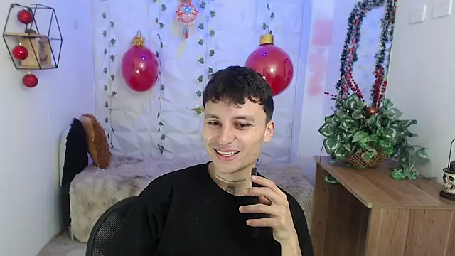 Noah Vera online show from December 18, 3:56 am