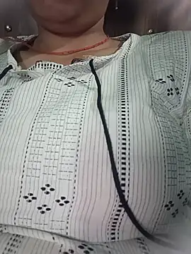 Snapshot of teena-11 chatting on July 27, 2:18 am teena-11 online show from July 27, 2:18 am