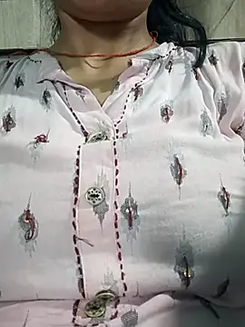 Snapshot of teena-11 chatting on August 5, 1:36 pm teena-11 online show from August 5, 1:36 pm