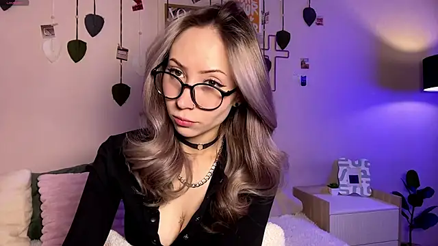 Snapshot of sun_under_skyy chatting on May 5, 4:20 am sun under skyy online show from May 5, 4:20 am