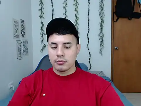 Snapshot of ENZO444_ chatting on December 18, 5:24 am ENZO444 online show from December 18, 5:24 am