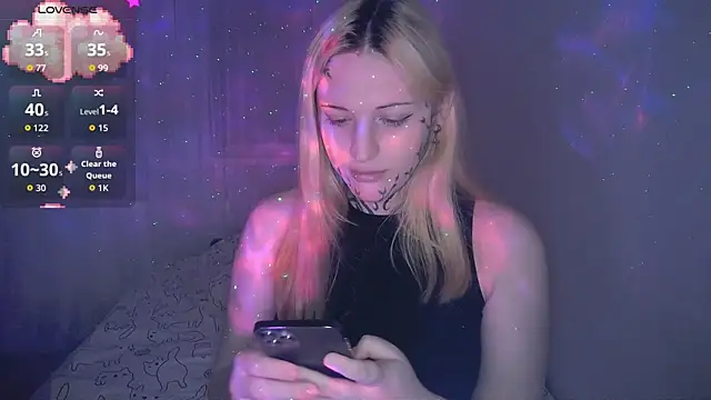 Snapshot of AlexaLaRose2 chatting on December 20, 1:02 am AlexaLaRose2 online show from December 20, 1:02 am