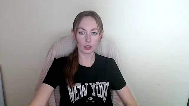Snapshot of LiaSeass_ chatting on May 3, 1:17 pm LiaSeass online show from May 3, 1:17 pm
