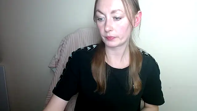 Snapshot of LiaSeass_ chatting on May 5, 12:24 pm LiaSeass online show from May 5, 12:24 pm