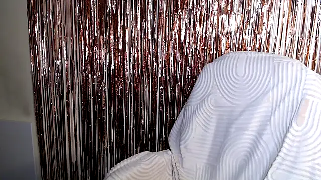 LiaSeass  online show from July 7, 1:04 pm